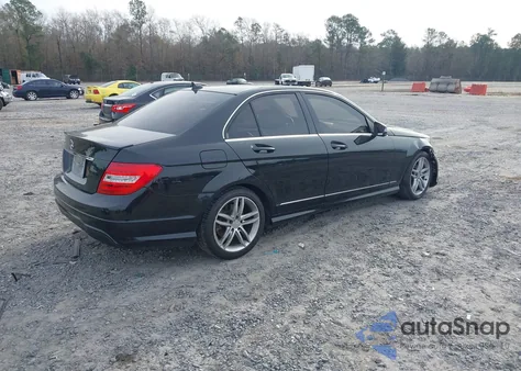 2014 Mercedes-Benz C-Class C 250 Sport z USA, uszkodzony, nr VIN WDDGF4HB4EA963601